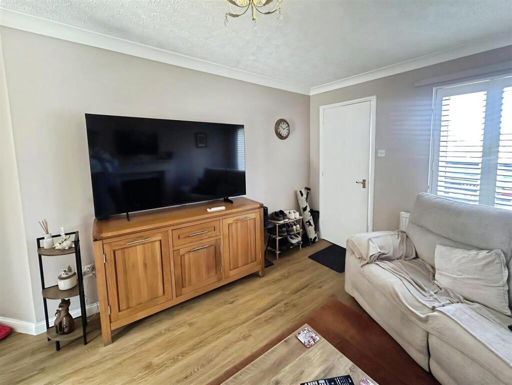House in Mansfield, Nottinghamshire - View 3