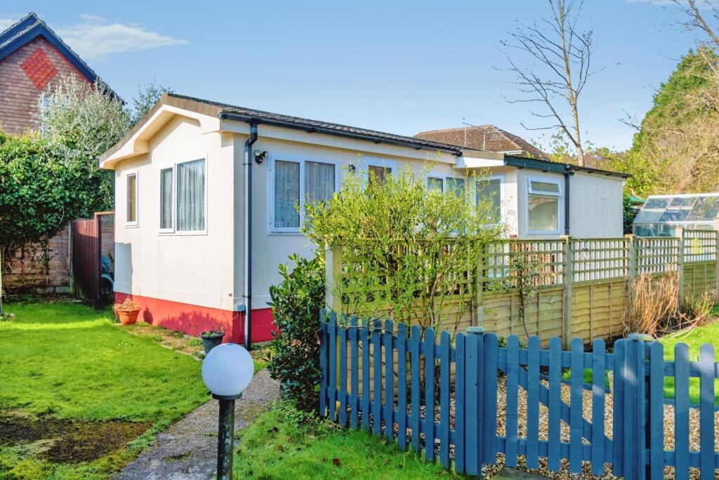 Main image of property: Thatched Cottage Park, Southampton Road, Lyndhurst, SO43