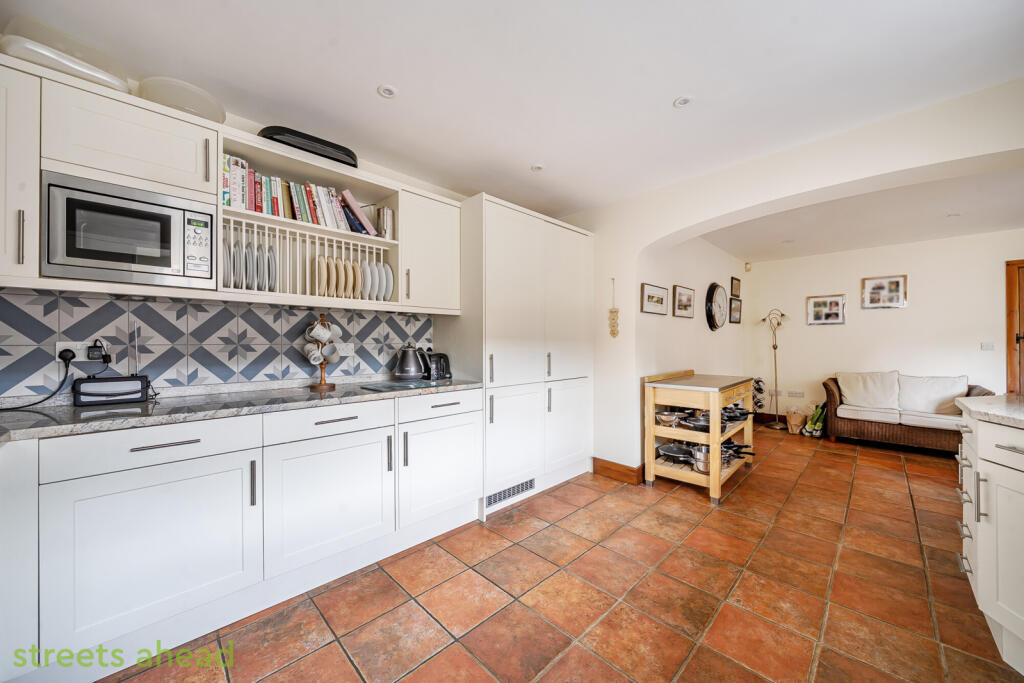 Nutfield Marsh Road, Nutfield, Redhill, Surrey, RH1 - View 6