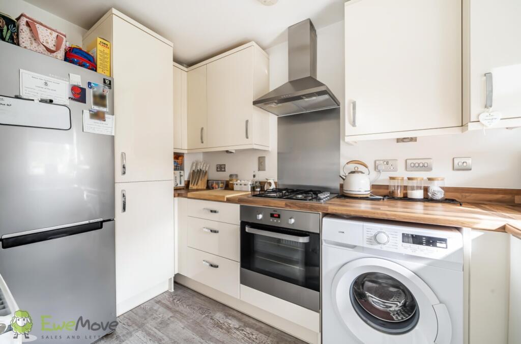 Benham Place, Tadley, Hampshire, RG26 photo 3