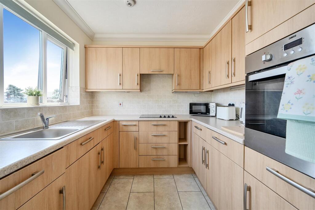 Mitton Lodge, Stourport-On-Severn, Worcestershire photo 2