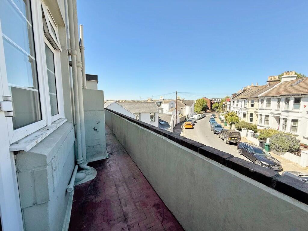 Princes Crescent, Brighton, BN2 3RB photo 4