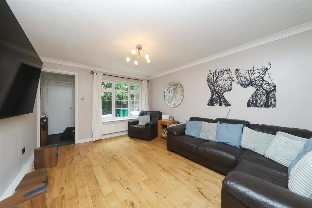 The Avenue, Uxbridge photo 3