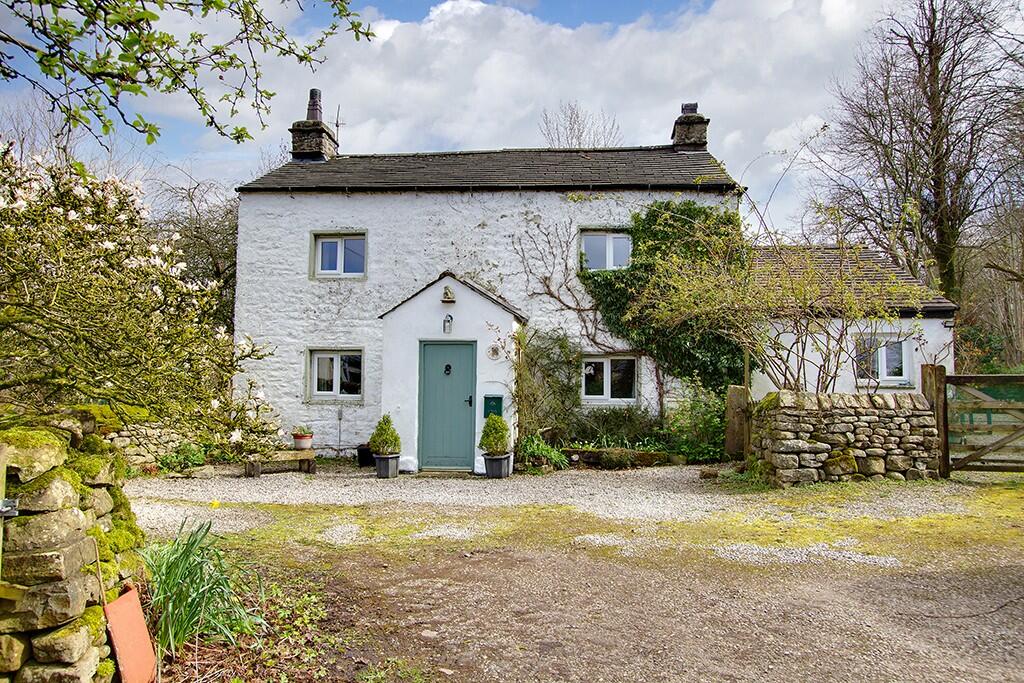 Main image of property: OVERTOWN COTTAGE, OVERTOWN, LA6 2HT