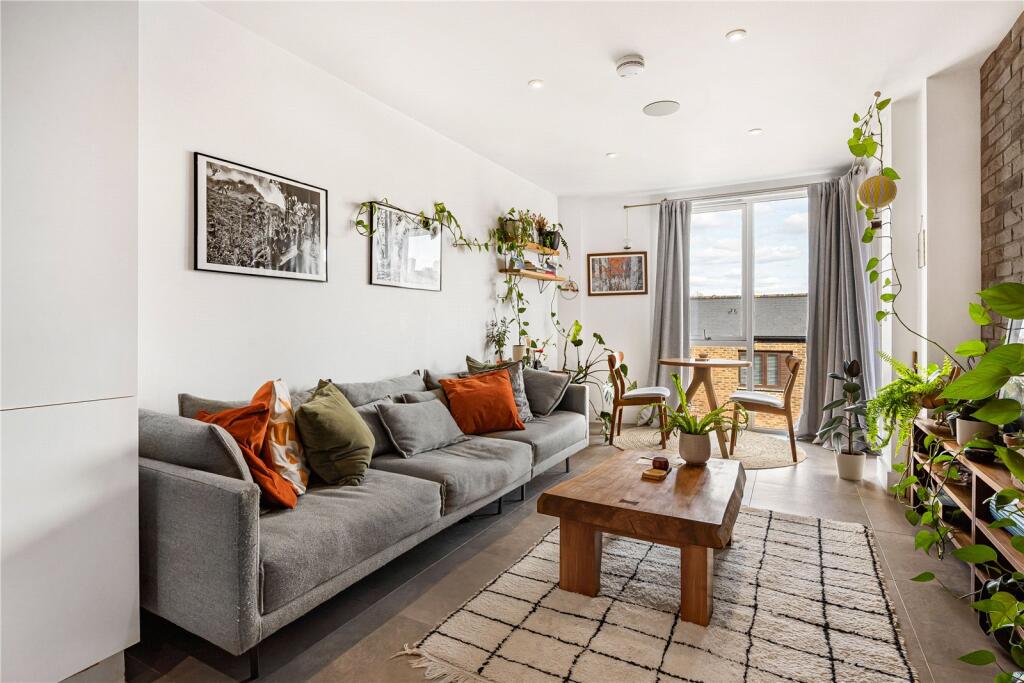 Main image of property: Wadeson Street, London, E2