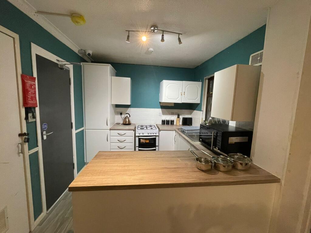 ROOM AVAILABLE ON Devon Rd, B45 0NP photo 5