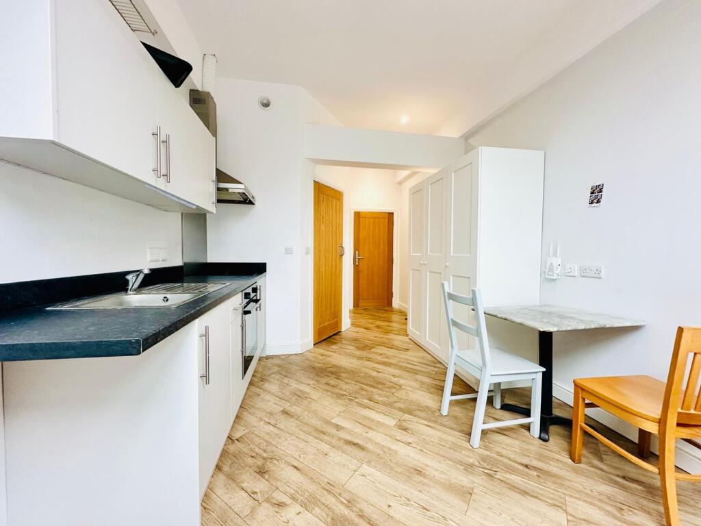 Apartment in Nottingham, Lace Market, St Ann's - View 3