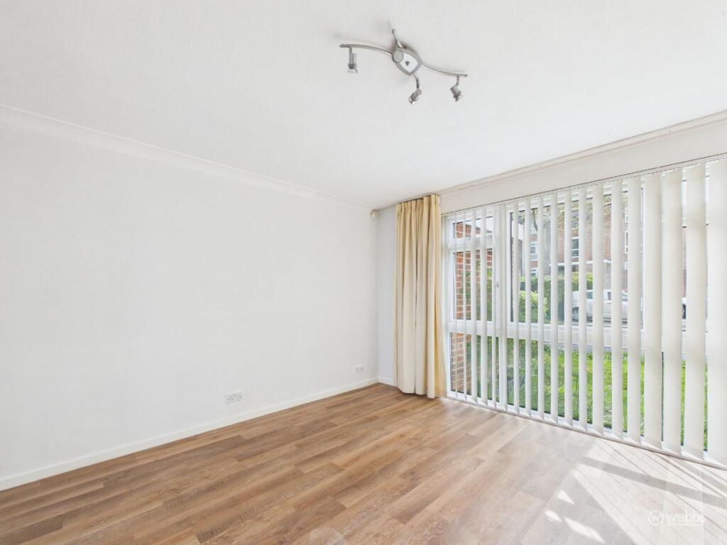 Holmbury Grove, Forestdale, Croydon - View 3