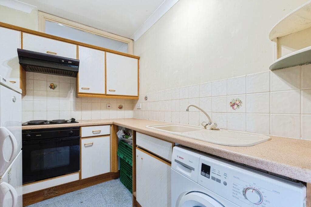 Chaldon Road, Caterham, CR3 photo 3
