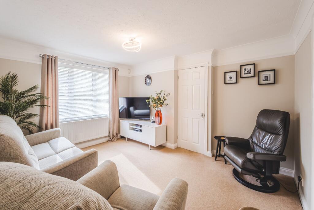 24 Thyme Close, Swindon, Wiltshire, SN2 2QZ photo 2