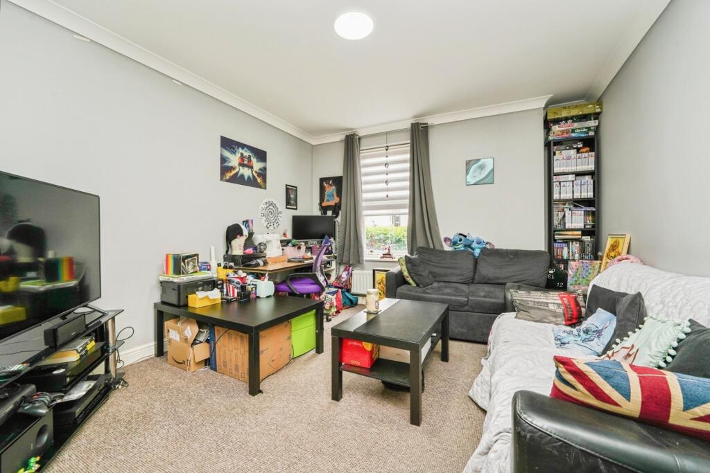 Apartment in Cheltenham, Marle Hill, St Paul’s - View 3