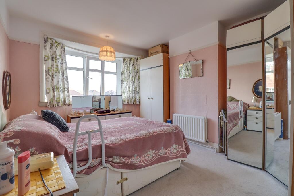 House in Southampton - More
