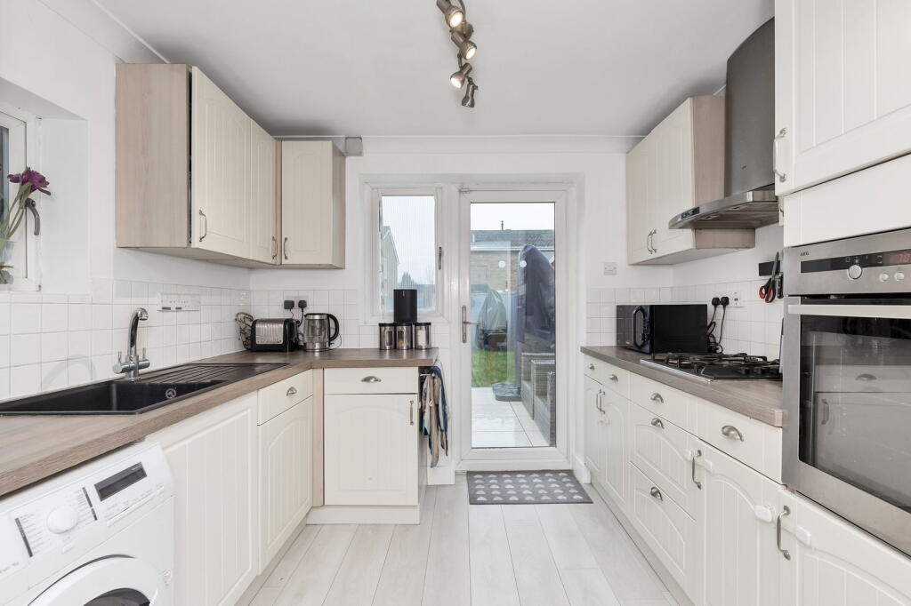 Lancelot Way, Fenstanton, Huntingdon, PE28 9LY photo 3