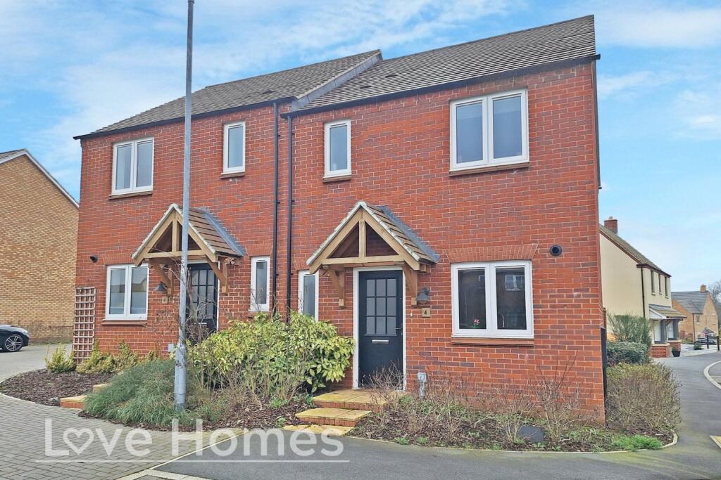 Main image of property: Monetery Croft, Silsoe, MK45 4QN