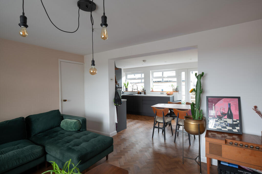 Apartment in Southend-on-Sea, Leigh-on-Sea - View 3
