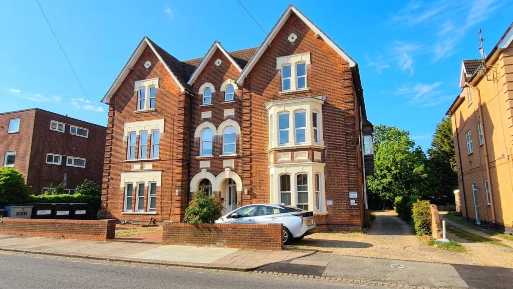 Apartment in Milton Keynes