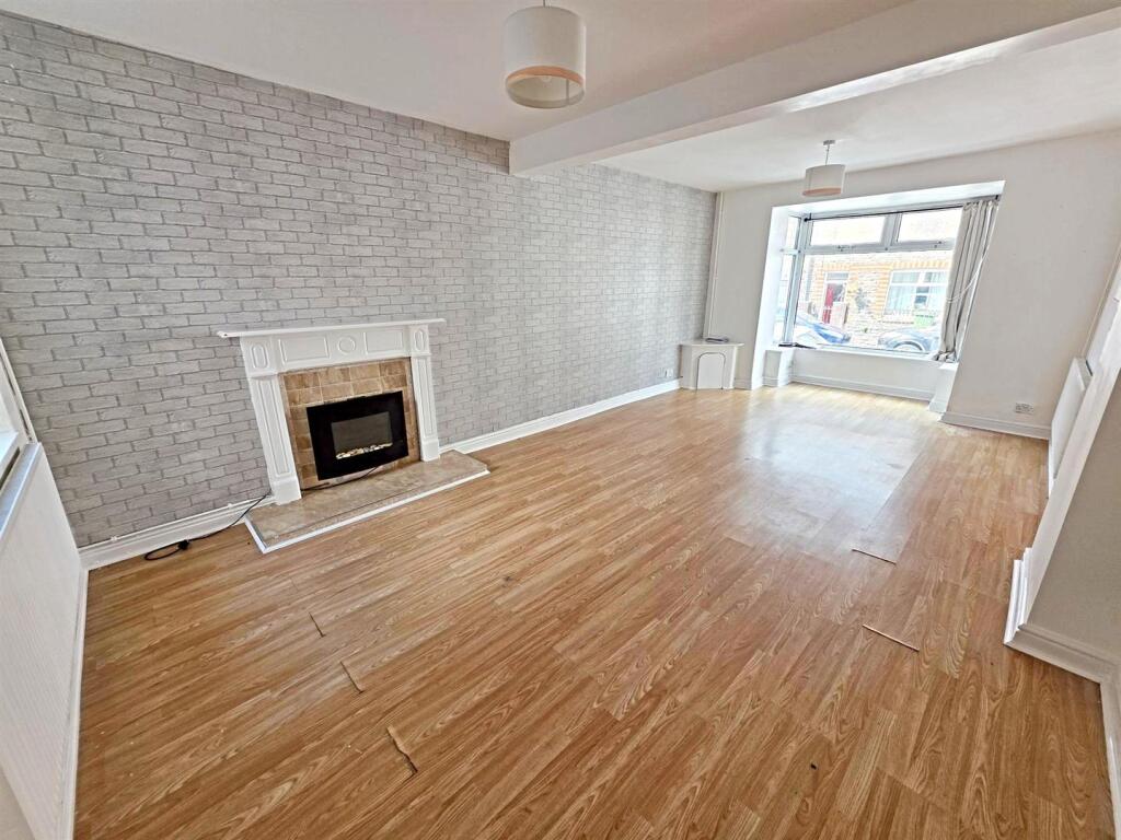 House in Pontypridd, Rhondda Cynon Taf - View 2