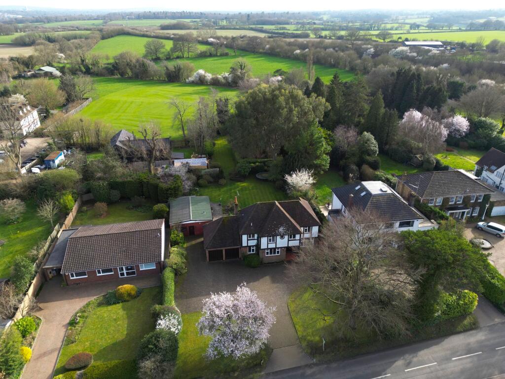 Main image of property: Chipperfield Rd, Kings Langley WD4 9JB