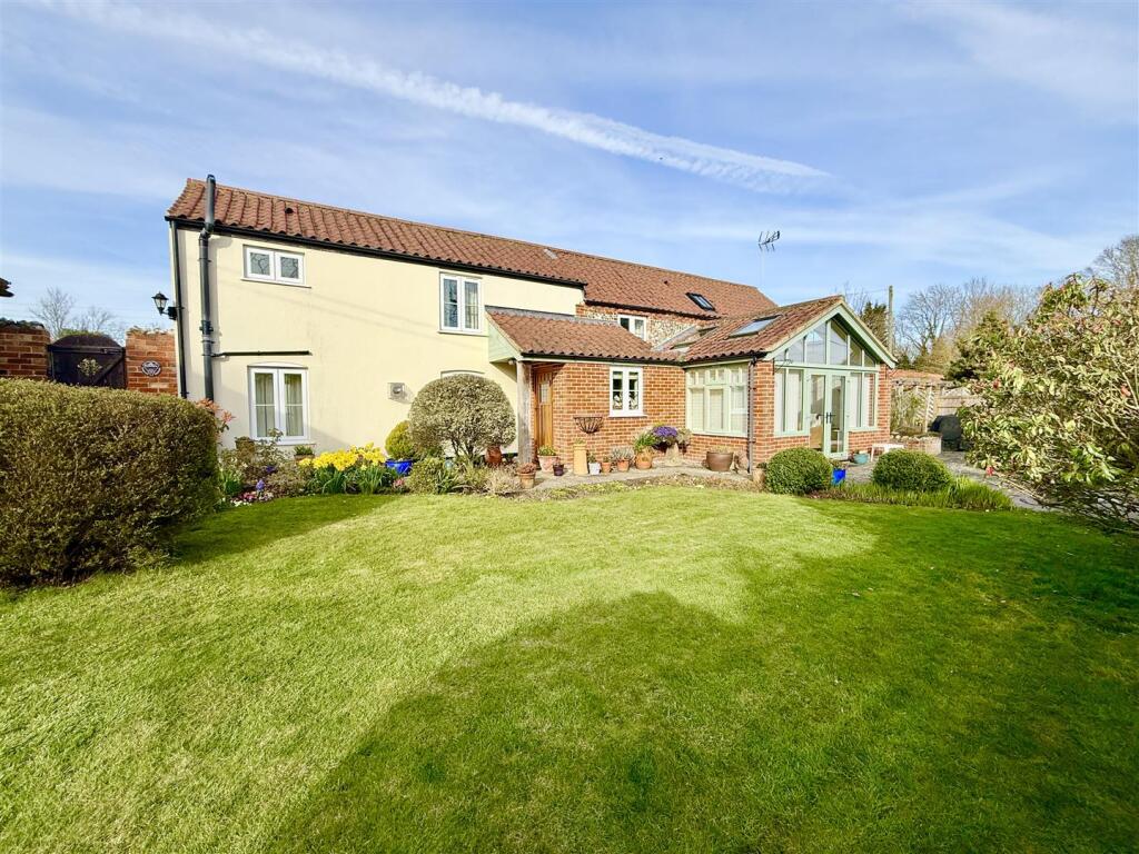 Main image of property: Rotten Marsh, Acle, NR13