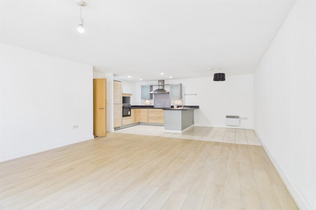 Main image of property: Park Lane, Croydon, CR0