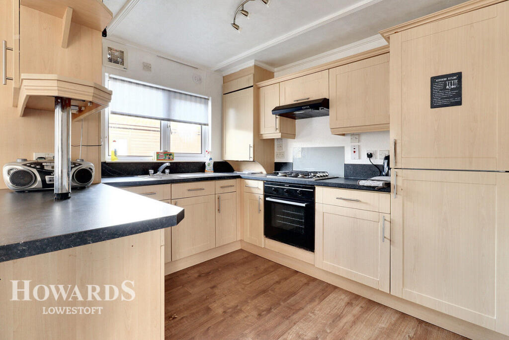 3-bed other on Beach Farm, Arbor Lane, LOWESTOFT, £90,000