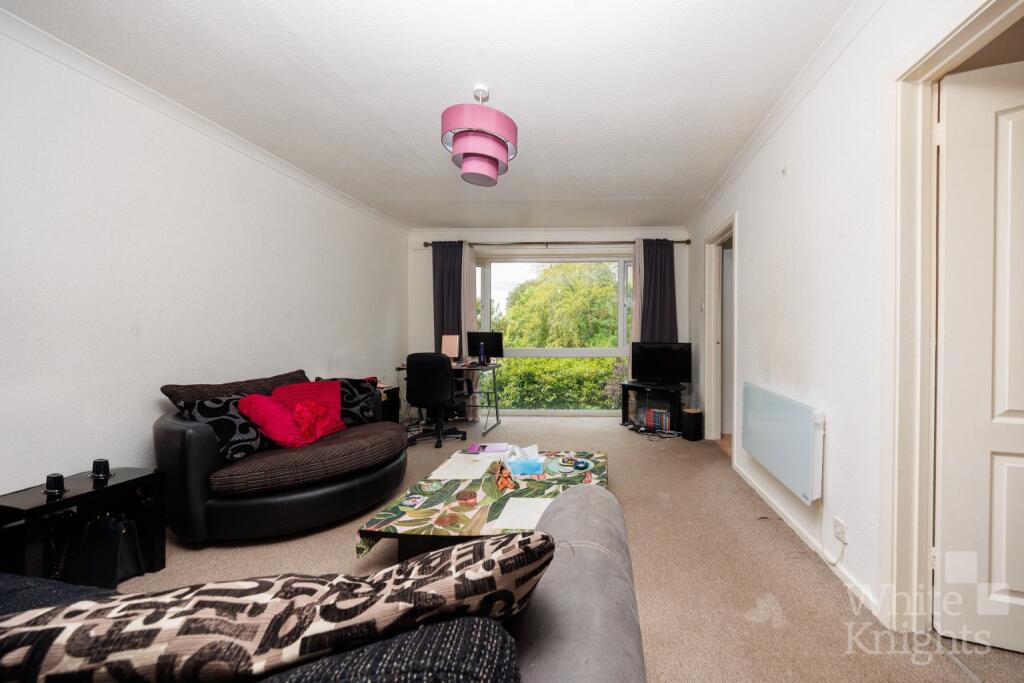 Apartment in Reading - View 4