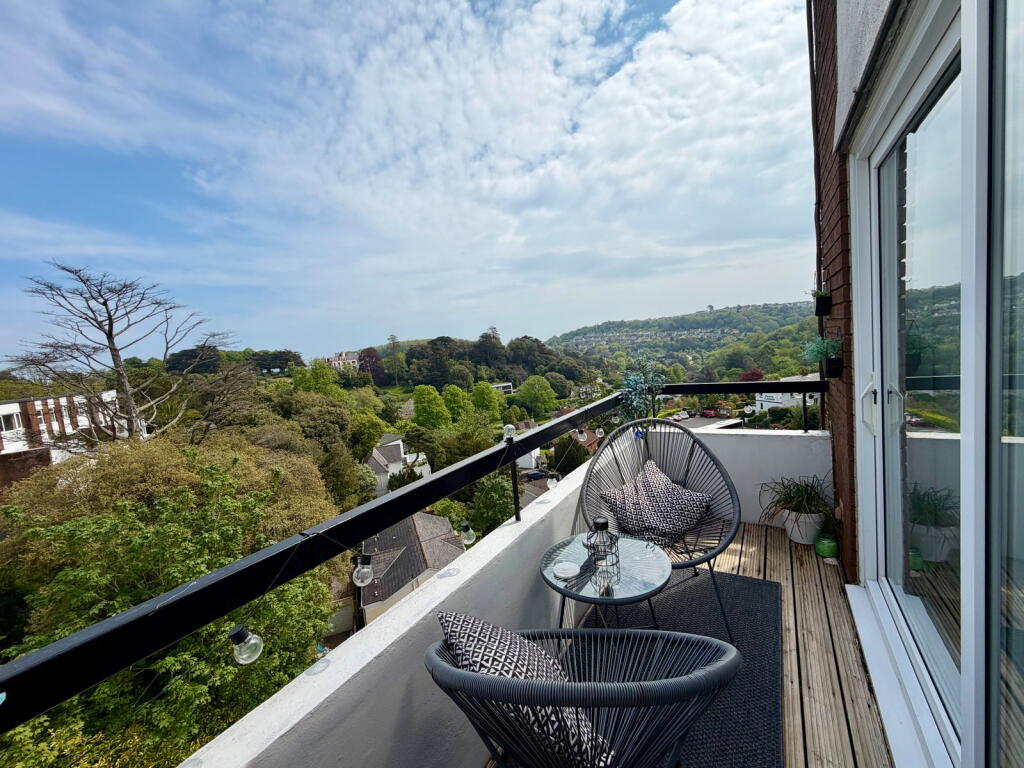 Apartment in Torquay, Torbay - View 5