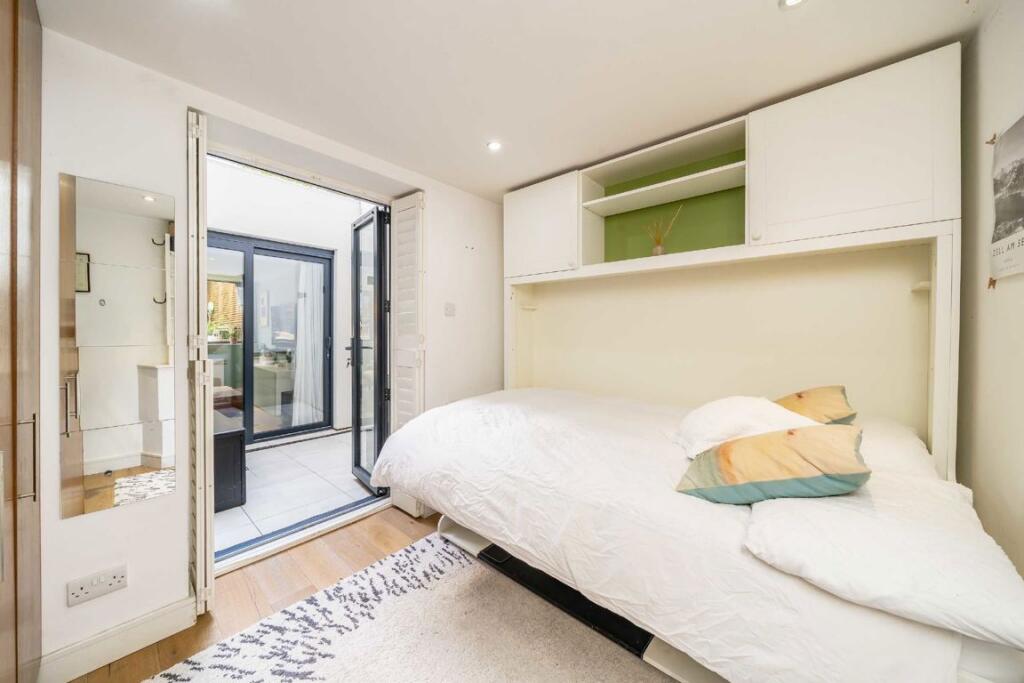 Apartment in London - View 5