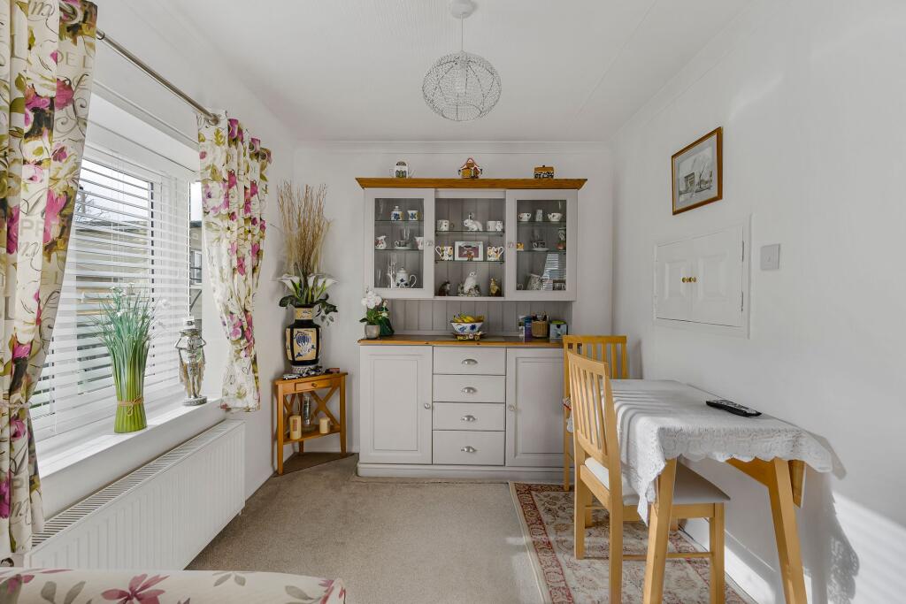 House in Southend-on-Sea - More