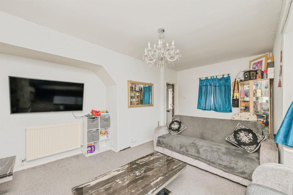 Whitehead Drive, Minworth, Sutton Coldfield photo 4