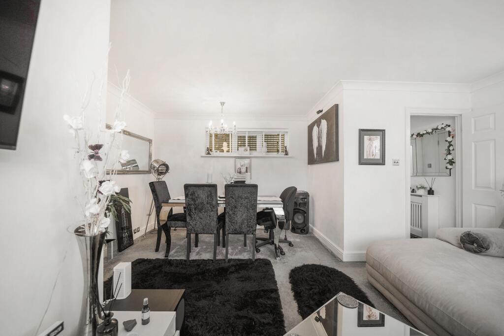 Apartment in Croydon - View 4