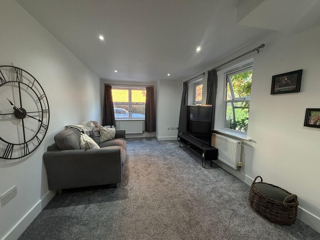 Apartment in Redhill - View 2
