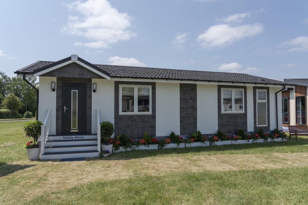 2-bed caravan on 41 The Grange Moorbarns Lane, Lutterworth, £249,999