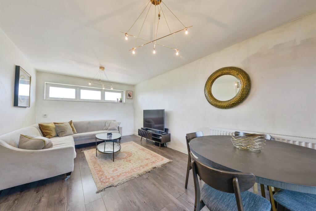 Apartment in Welwyn Hatfield, Hertfordshire - View 4