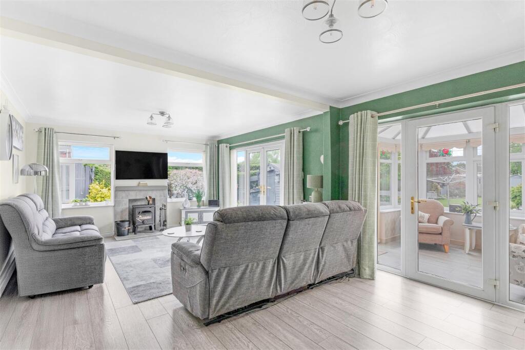 Leys Avenue, Desborough, Kettering - More
