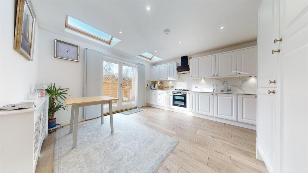 House in Milton Keynes, Monkston Park, Kents Hill, Monkston and Brinklow - View 2