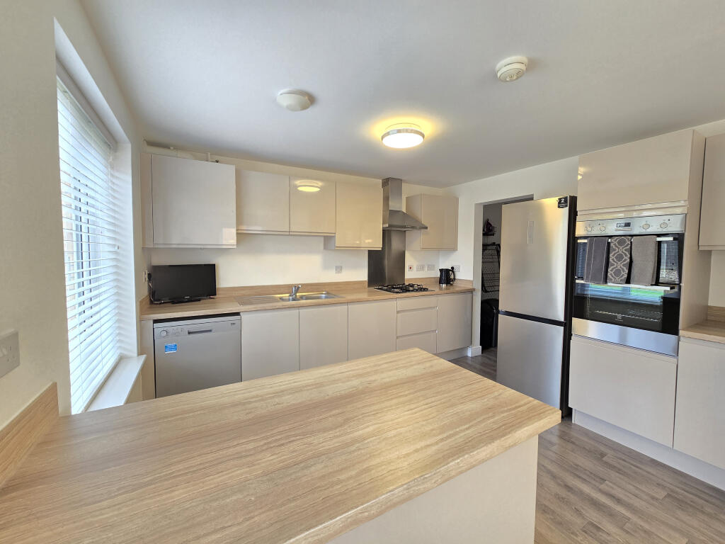 31, Greenmeadow Way photo 2