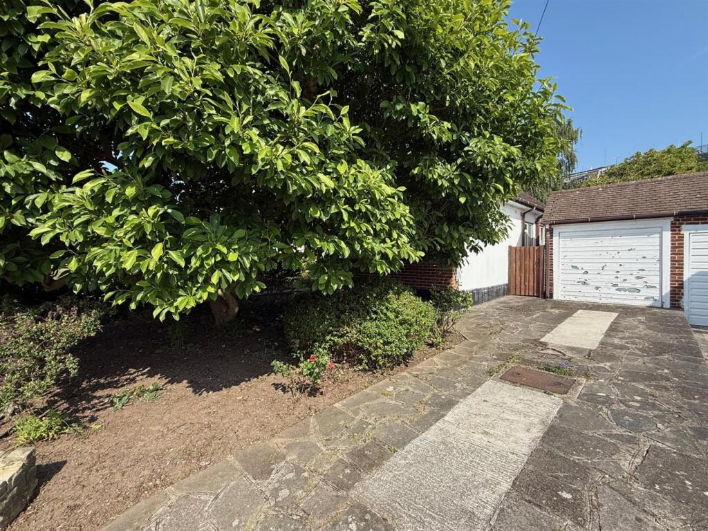Burses Way, Hutton, Brentwood photo 3