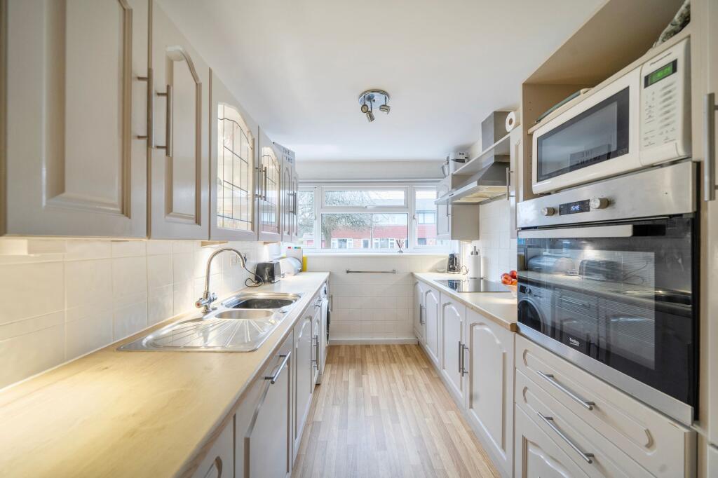 Ryelands Close, Caterham, CR3 photo 3