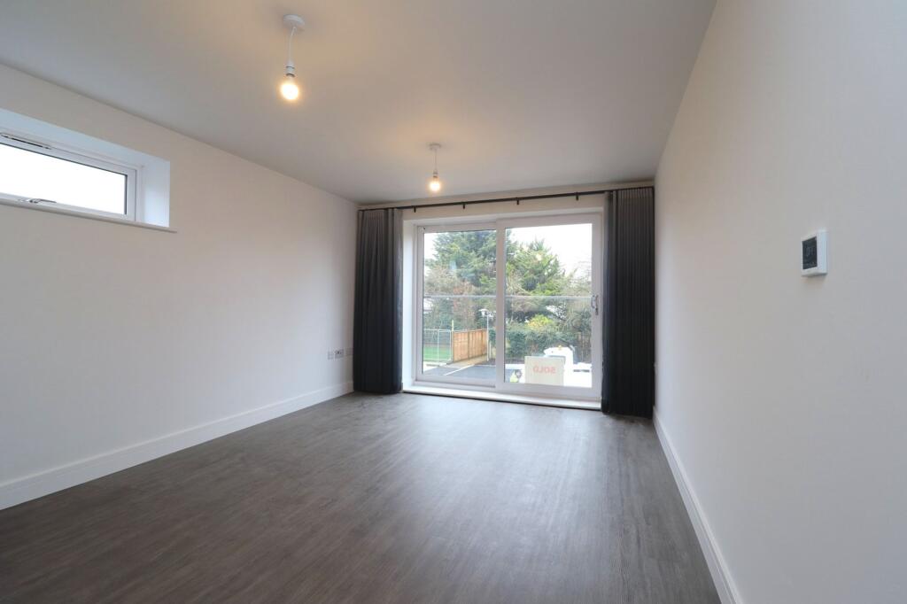 Apartment in Gloucester - View 3