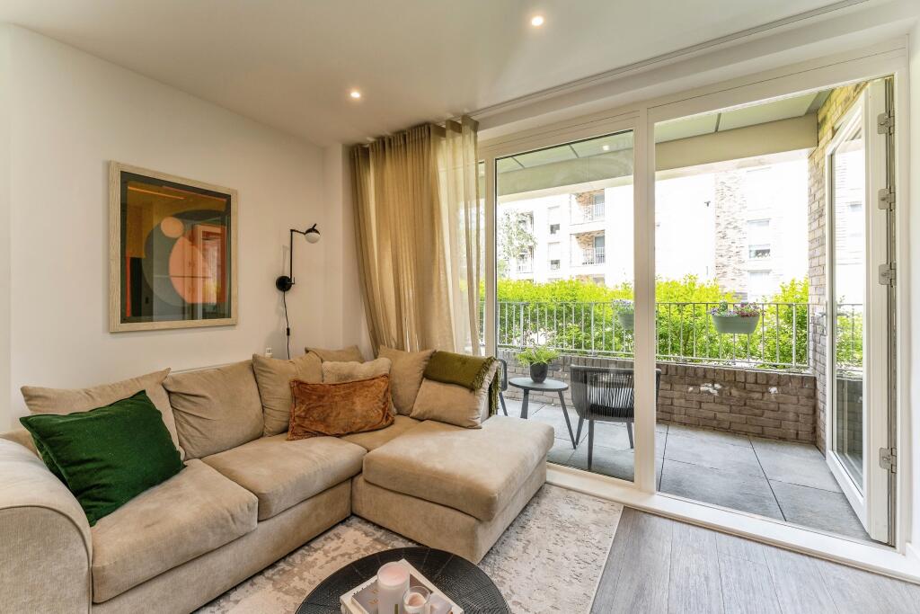 Cornforth Lane, London, NW7 photo 4