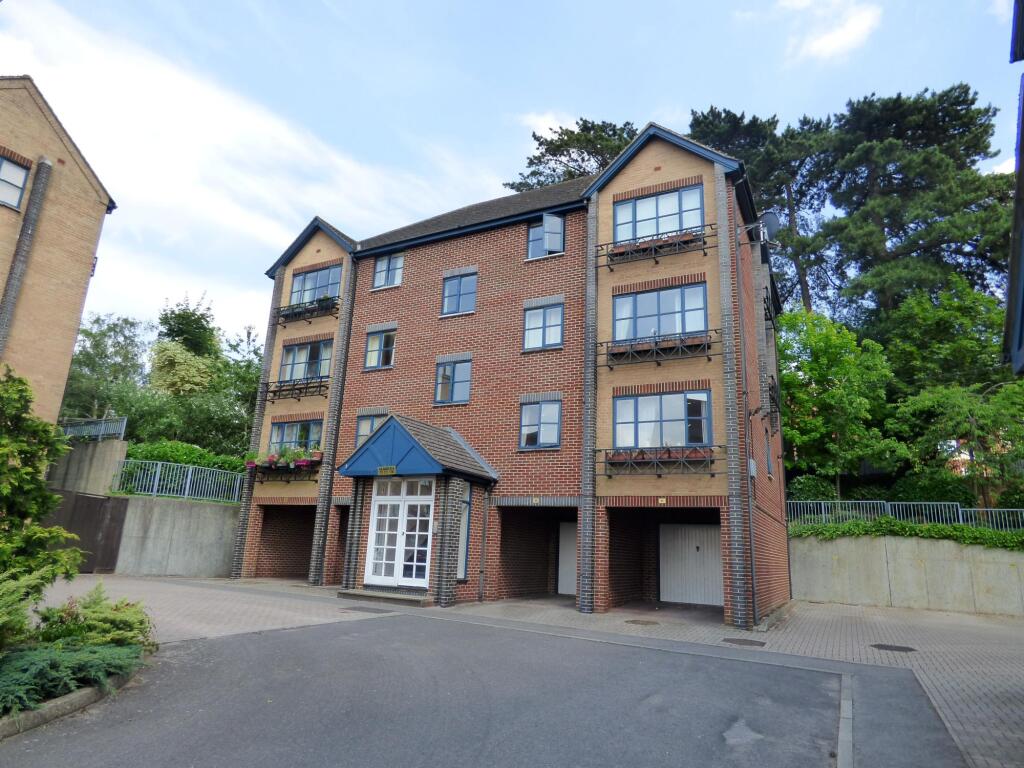 Main image of property: Riverdene Place, Southampton, SO18