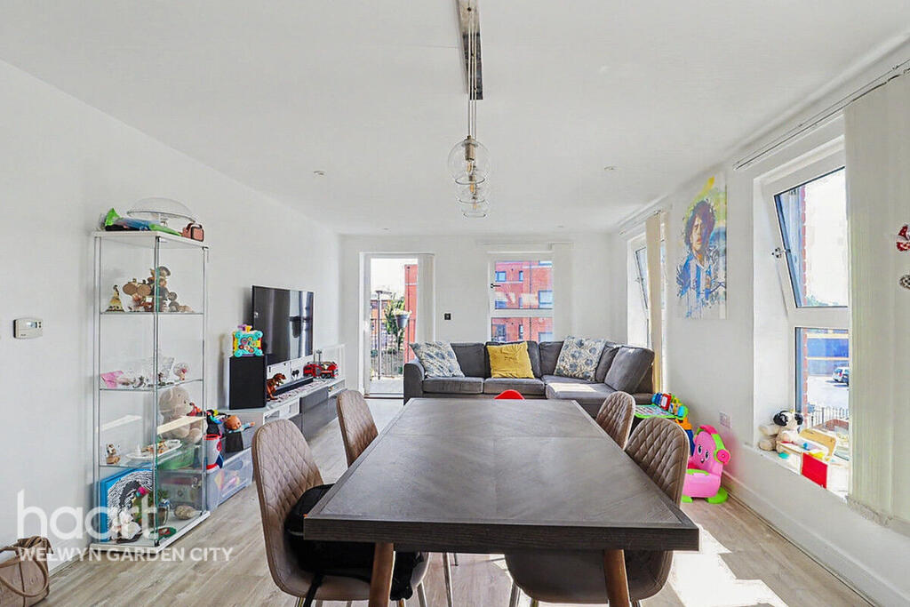 Apartment in Welwyn Hatfield, Peartree - View 4