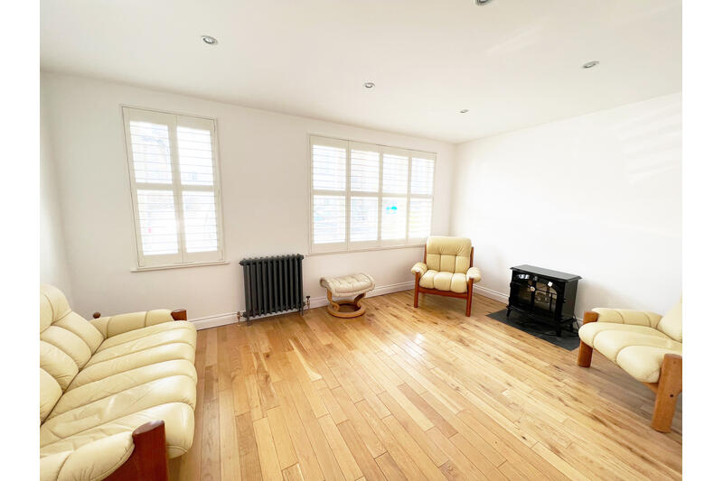 House in Southend-on-Sea - More