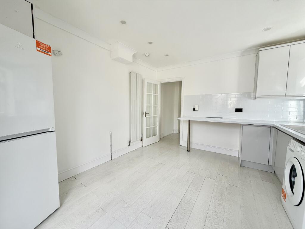 Apartment in Horsham, Oakhill - View 3