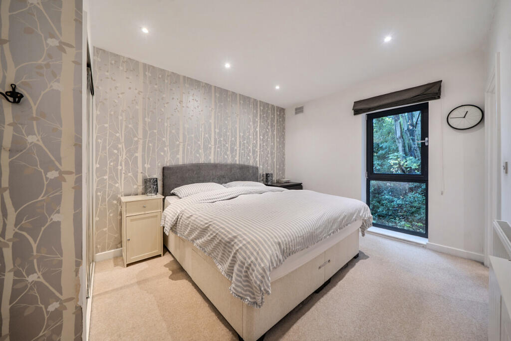 House in London, Cordwell Estate, Hither Green - View 5