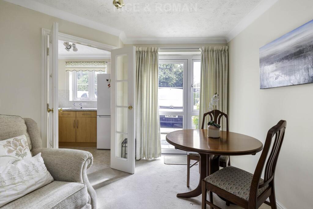 Lynton Court, Epsom photo 4