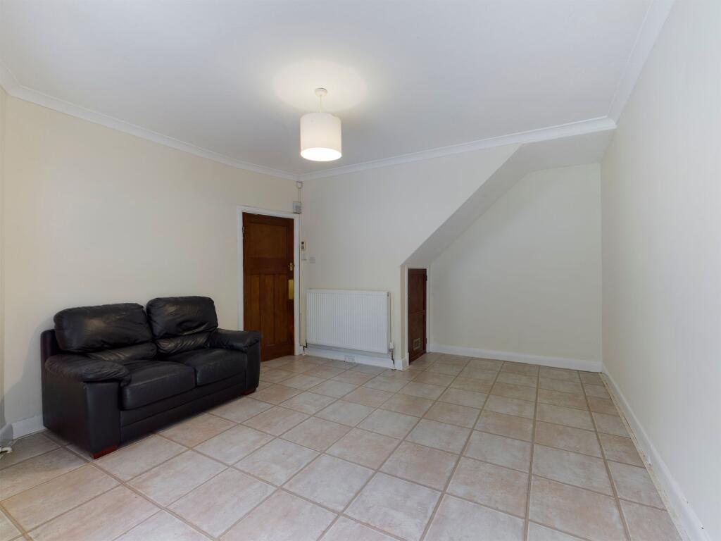 House in Sidcup, The Hollies, Longlands - View 5