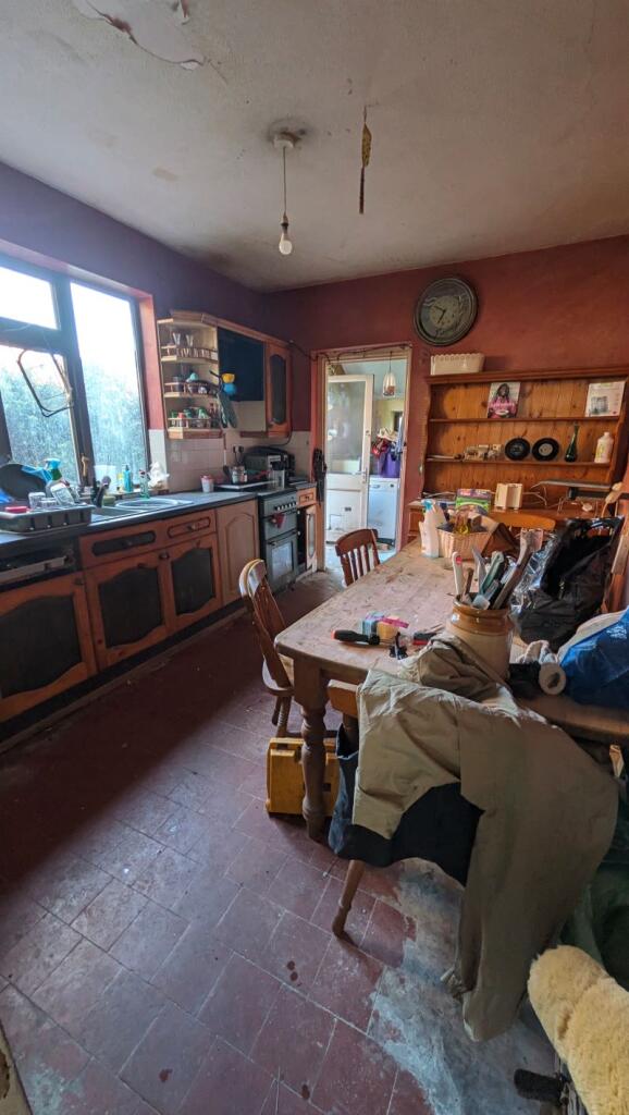 House in Wolverhampton, Tettenhall - View 4