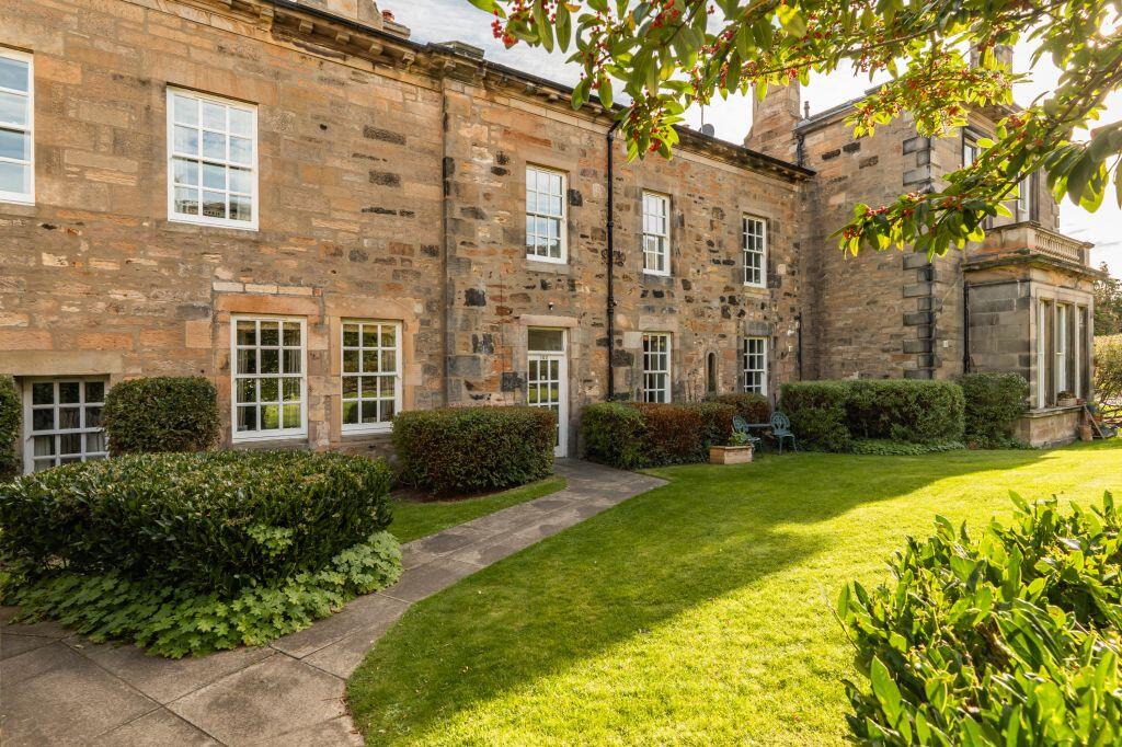 2-bed flat on 102/3 Willowbrae Road, Edinburgh, EH8 7HW, £315,000